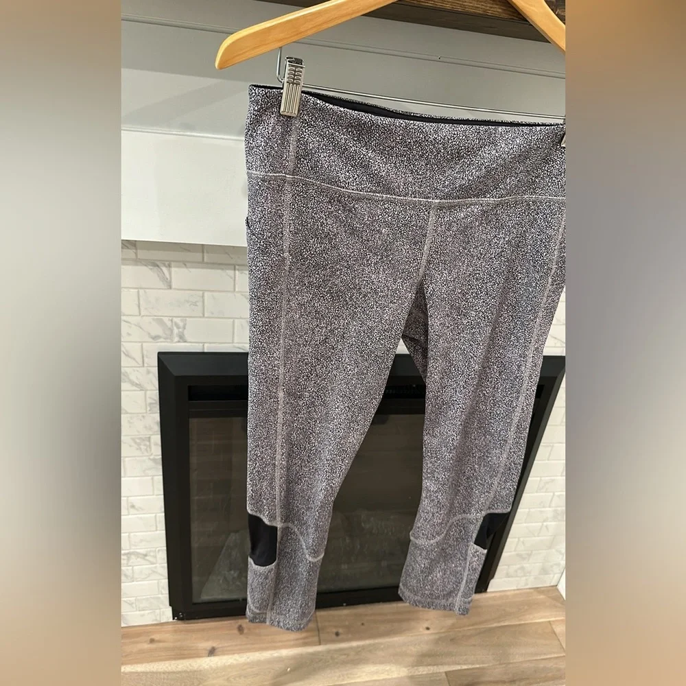 Lululemon pace rival crop Black and White Patterned Bag 2 for $20 - Picture 5 of 8